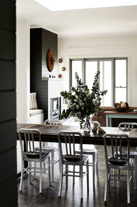 シックなダイニング