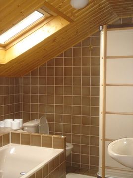 浴室と浴槽と天窓の関係