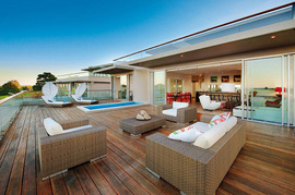 開放的な巨大ルーフバルコニー