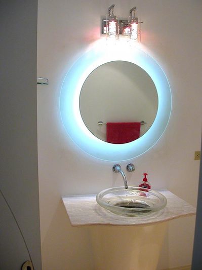 洗面所の鏡と照明.jpeg