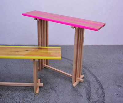 蛍光色に塗ったテーブル.jpeg