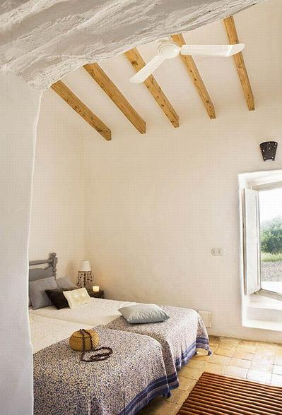 スペインの伝統的な家屋のベッドルーム.jpg