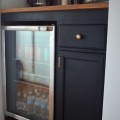 階段下のスペースにDIYで作り込まれた飲み物専用サブ冷蔵庫置き場2