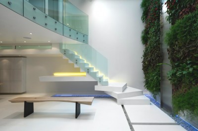 ロンドンのミューズハウスの超近代的な内装2リビング