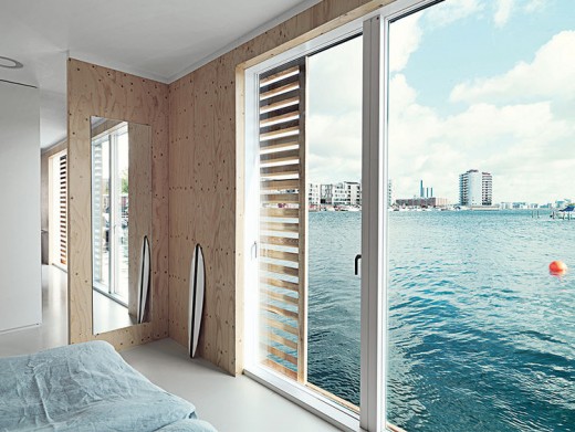 コペンハーゲン湾に浮かぶフローティング住宅のベッドルーム