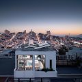 ルーフバルコニーとサンフランシスコの夜景