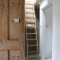 ロフトの趣味のスペースに上がるための梯子
